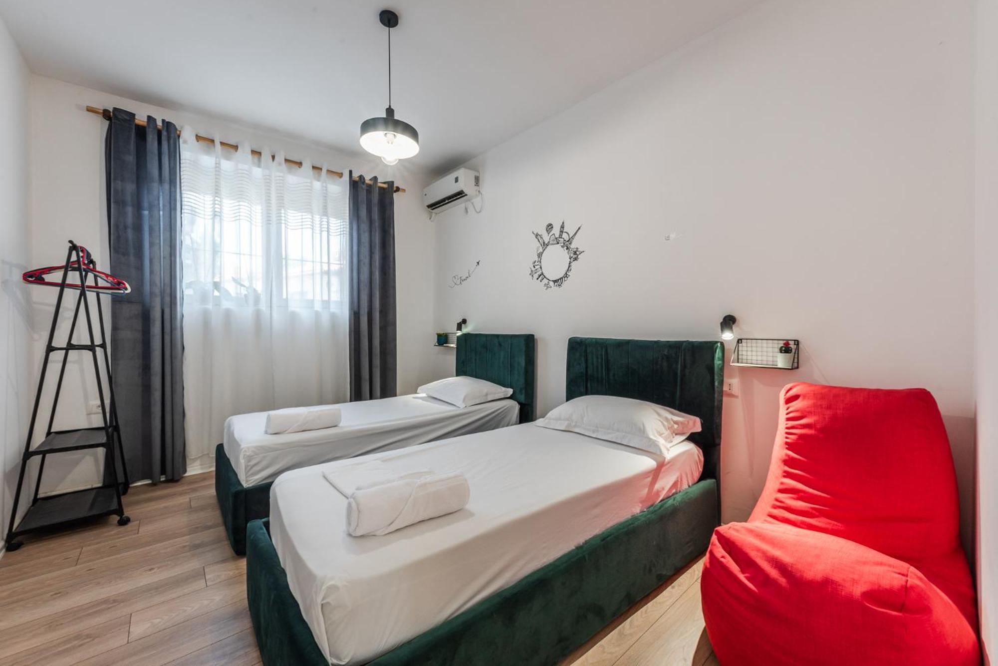 Noir Apartment By Kondo Stays Tiranë Ngoại thất bức ảnh