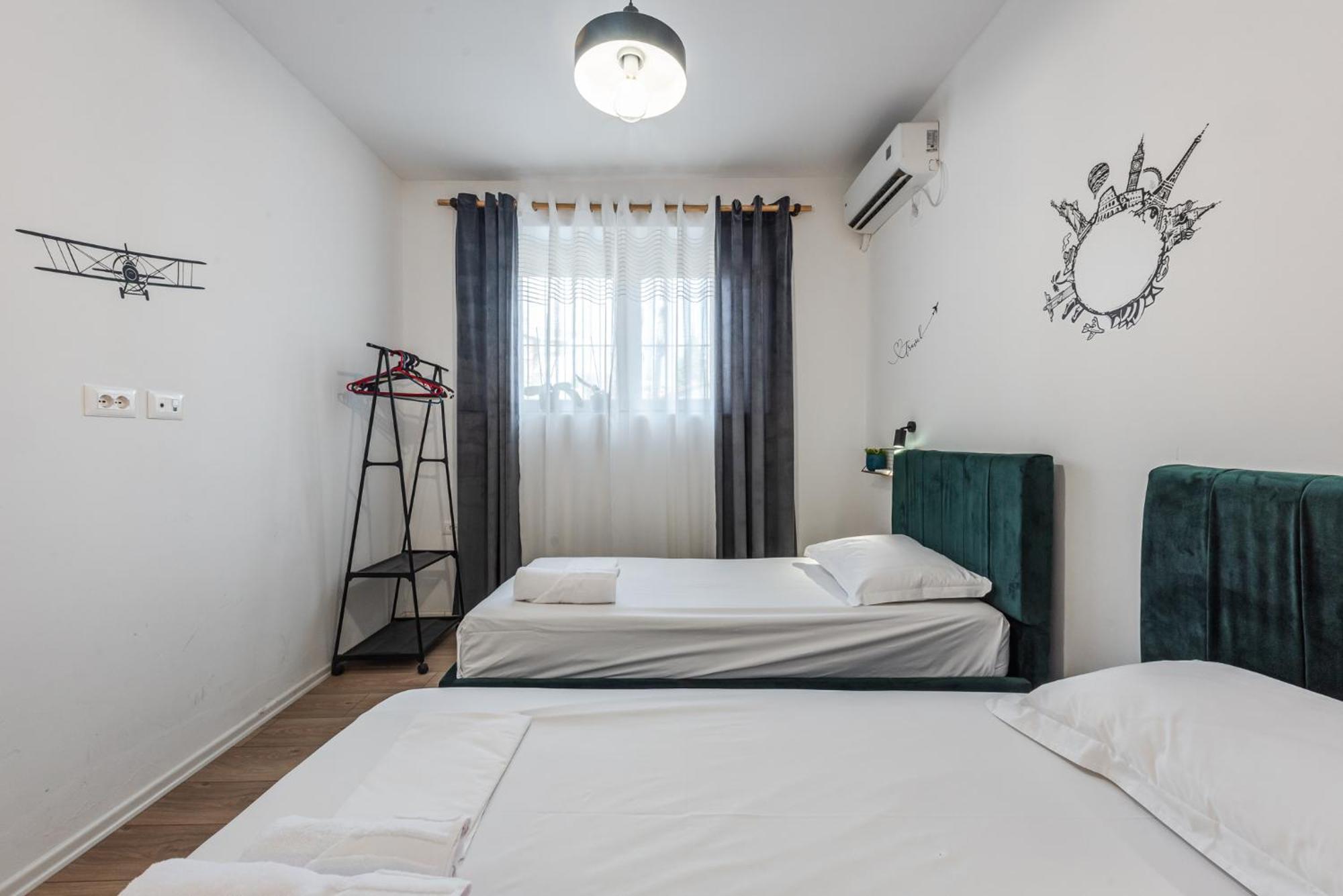 Noir Apartment By Kondo Stays Tiranë Ngoại thất bức ảnh