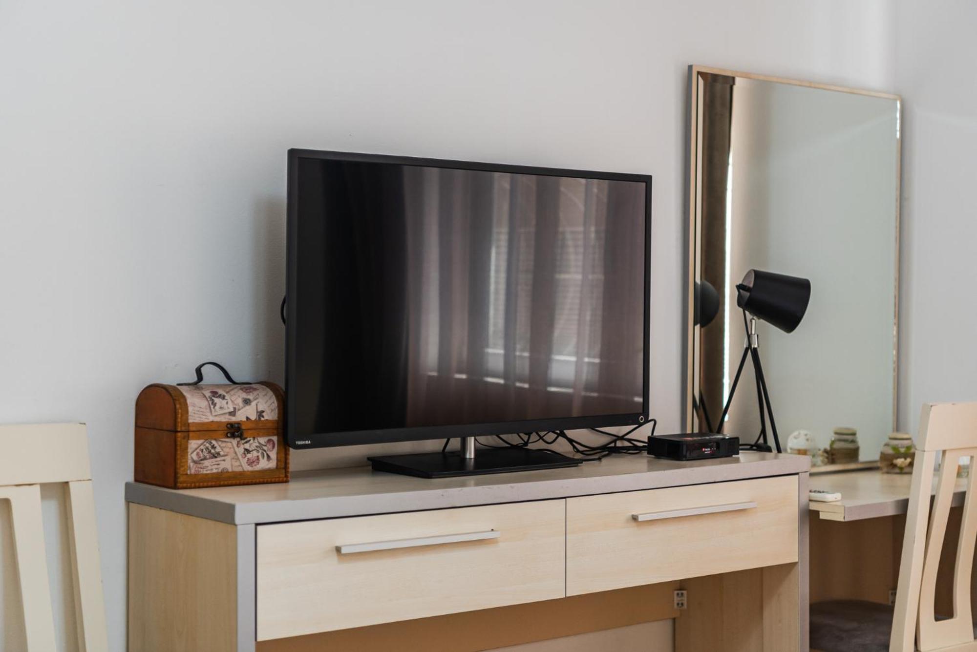 Noir Apartment By Kondo Stays Tiranë Ngoại thất bức ảnh