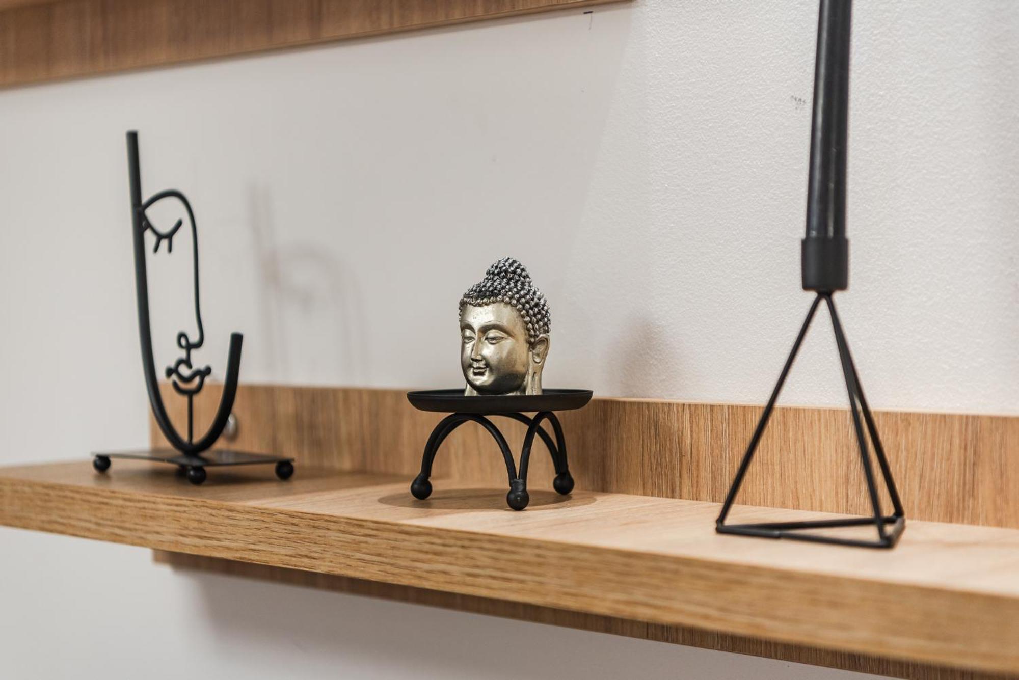 Noir Apartment By Kondo Stays Tiranë Ngoại thất bức ảnh