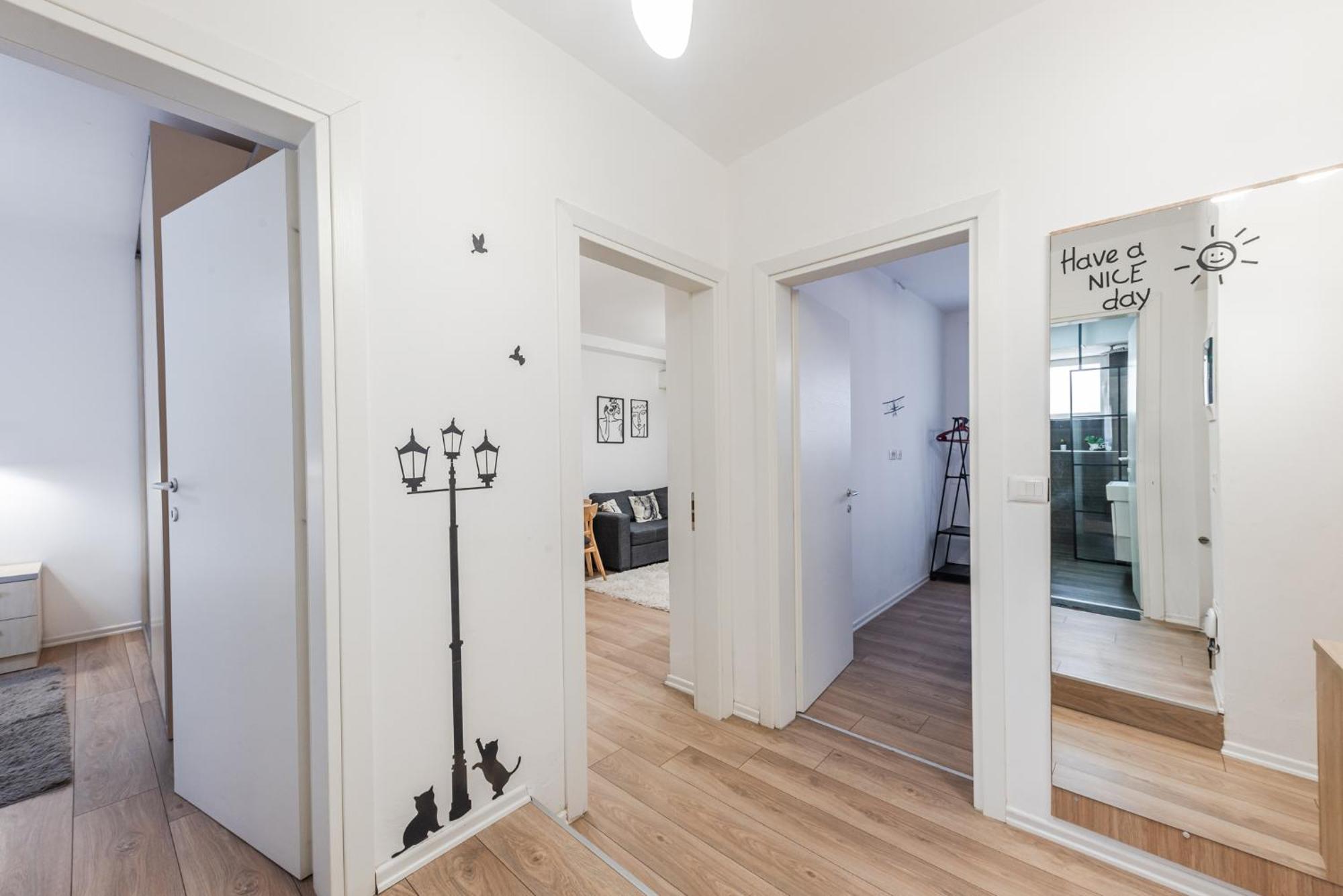 Noir Apartment By Kondo Stays Tiranë Ngoại thất bức ảnh