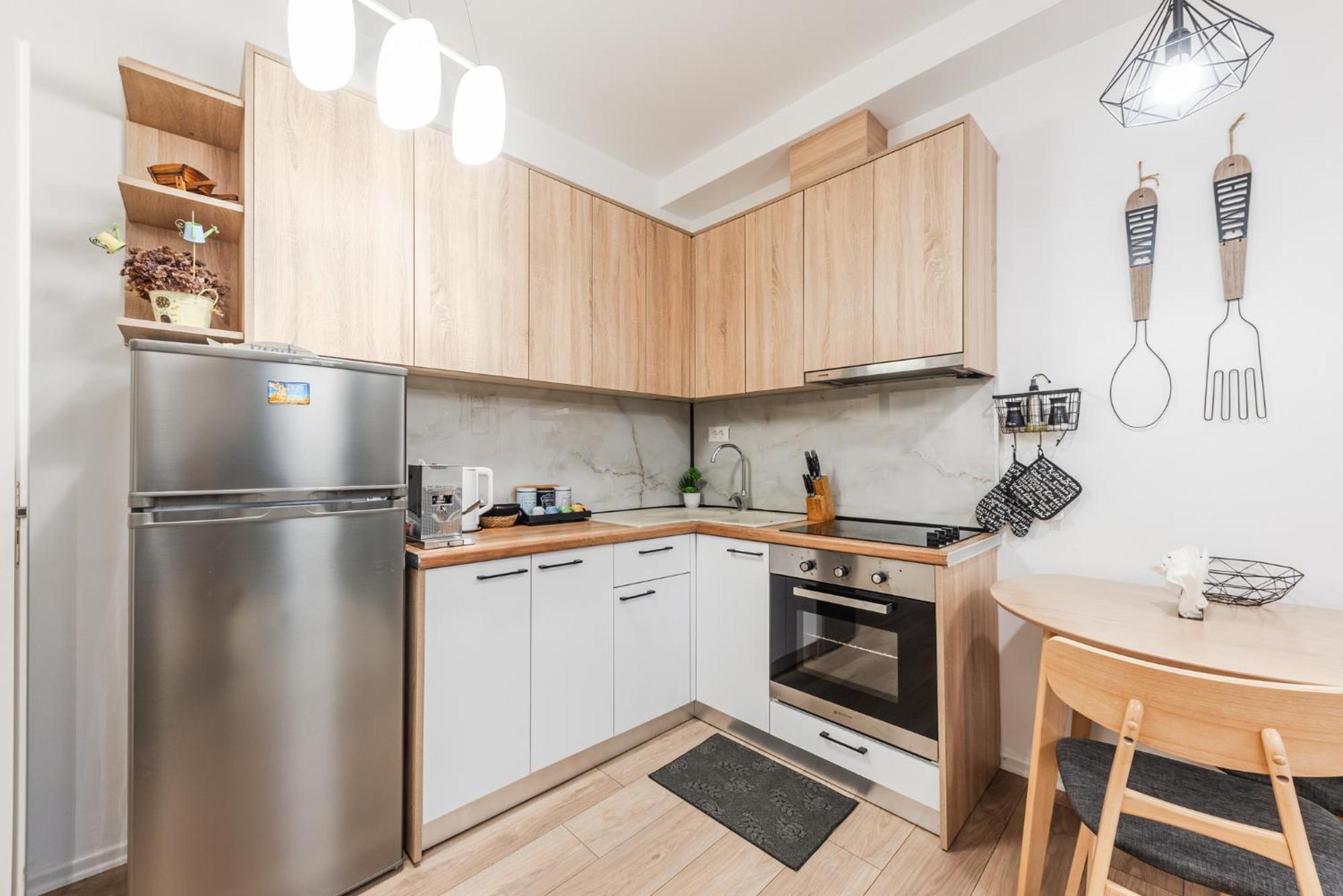 Noir Apartment By Kondo Stays Tiranë Ngoại thất bức ảnh