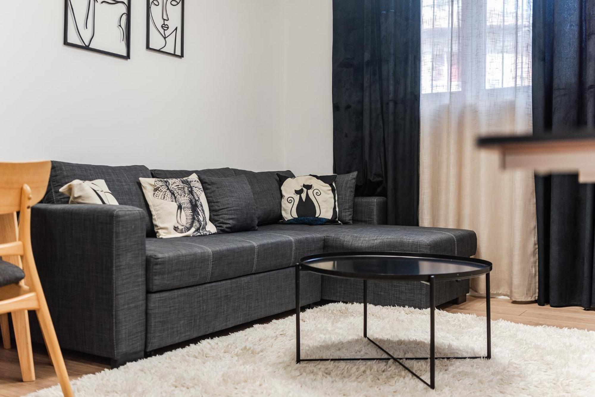 Noir Apartment By Kondo Stays Tiranë Ngoại thất bức ảnh