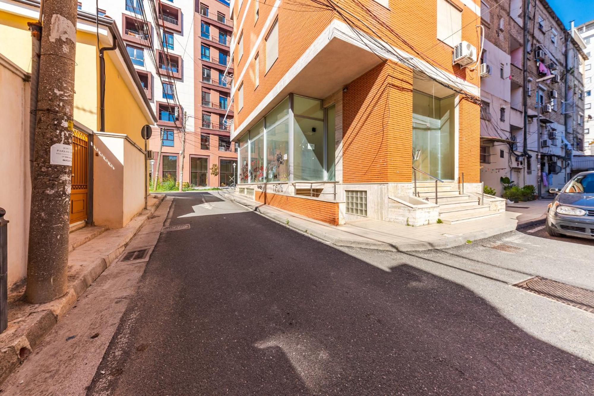 Noir Apartment By Kondo Stays Tiranë Ngoại thất bức ảnh