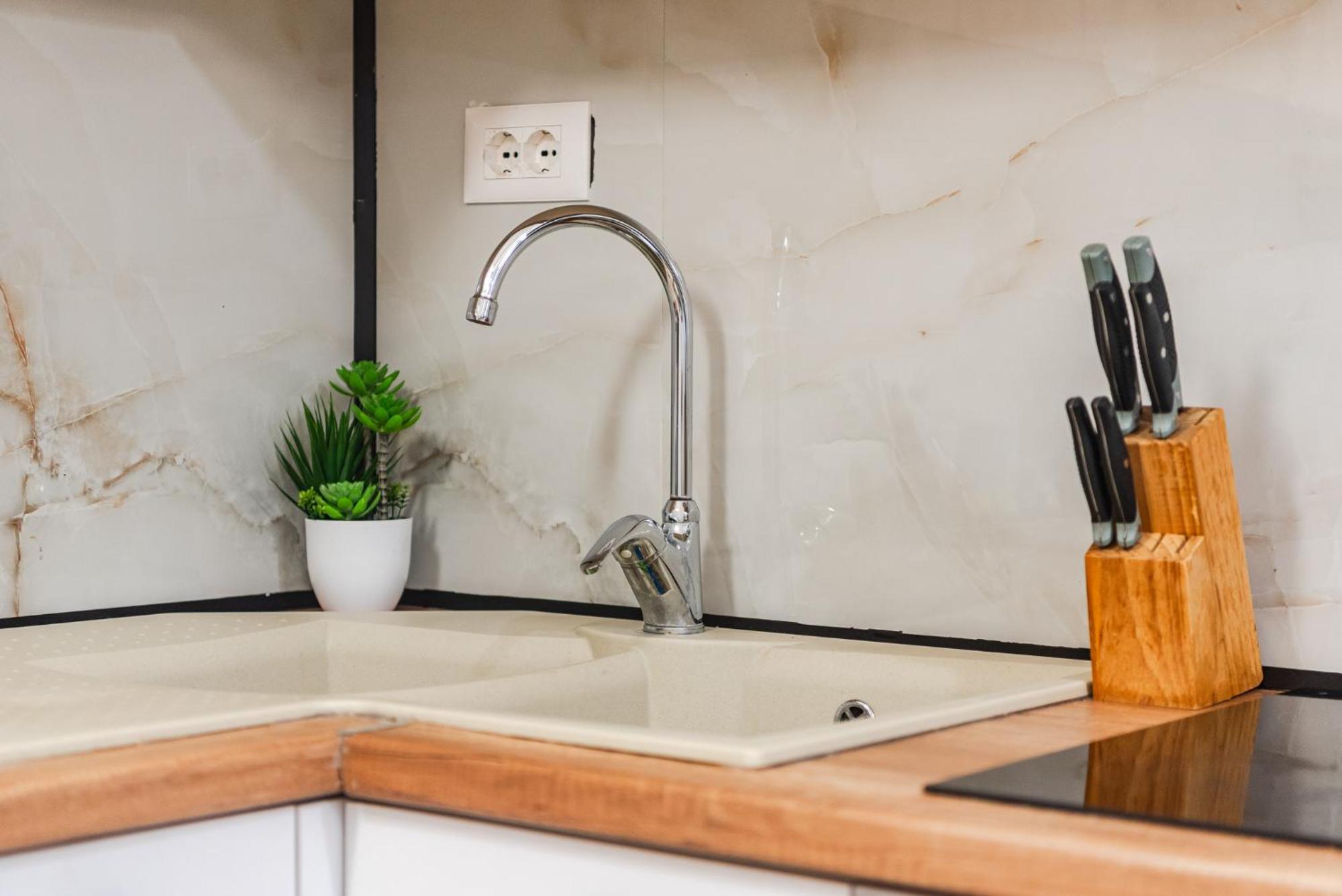 Noir Apartment By Kondo Stays Tiranë Ngoại thất bức ảnh