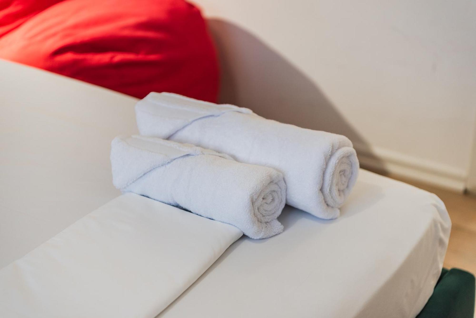Noir Apartment By Kondo Stays Tiranë Ngoại thất bức ảnh
