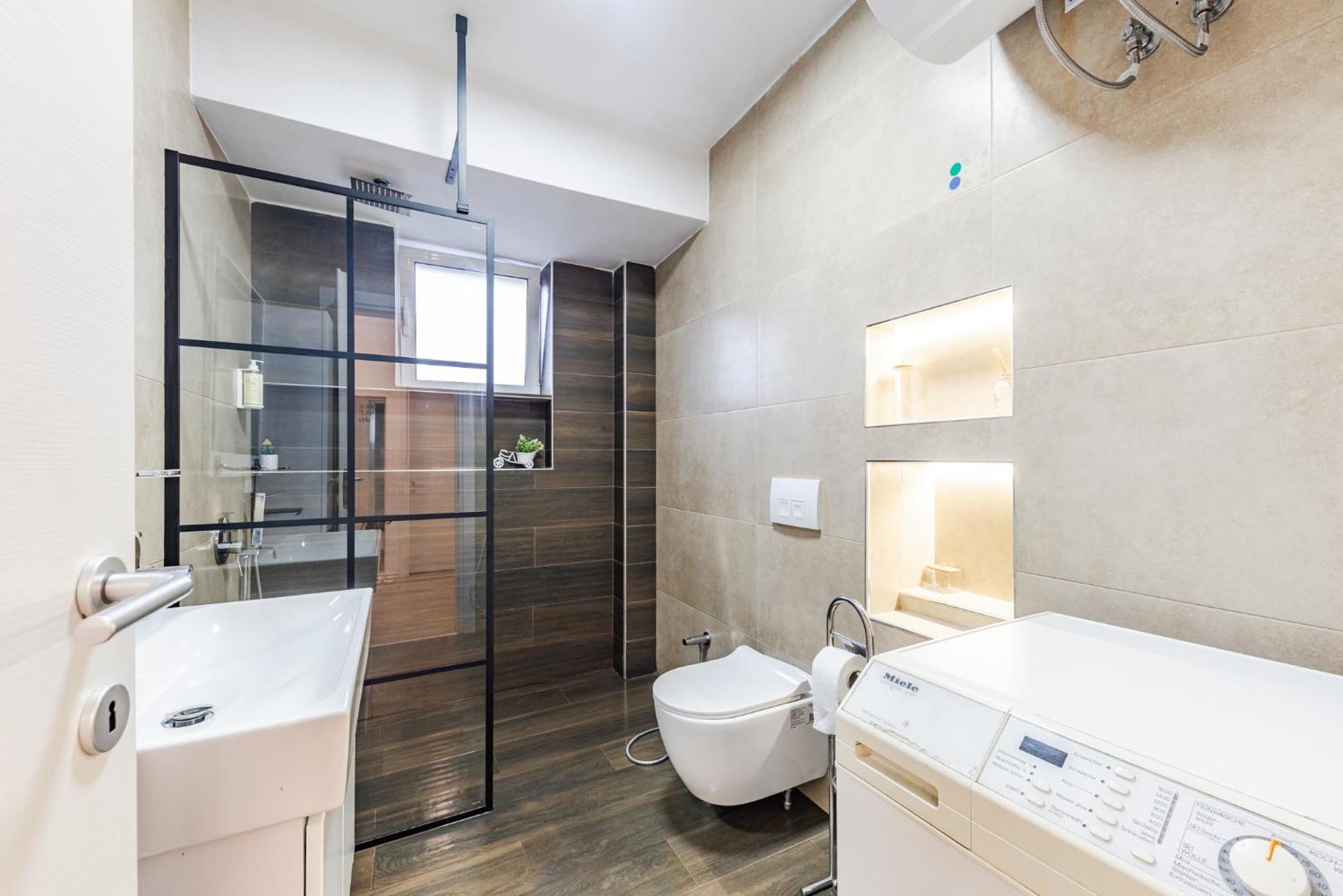 Noir Apartment By Kondo Stays Tiranë Ngoại thất bức ảnh