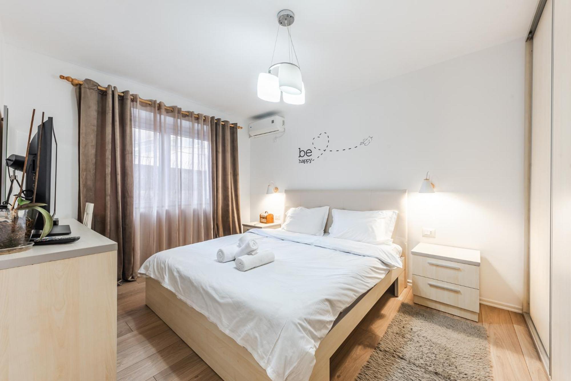 Noir Apartment By Kondo Stays Tiranë Ngoại thất bức ảnh