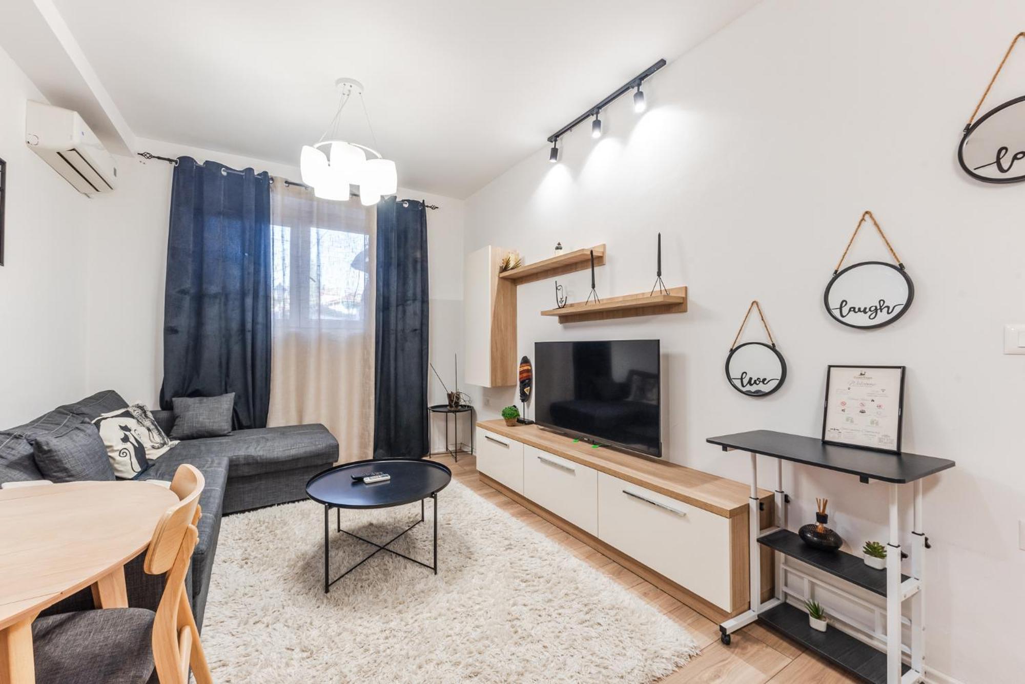 Noir Apartment By Kondo Stays Tiranë Ngoại thất bức ảnh