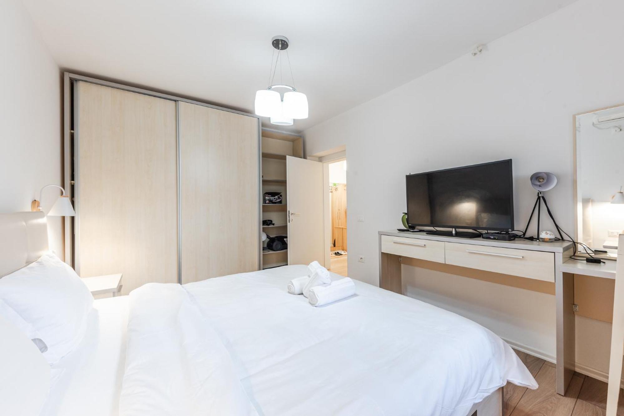 Noir Apartment By Kondo Stays Tiranë Ngoại thất bức ảnh