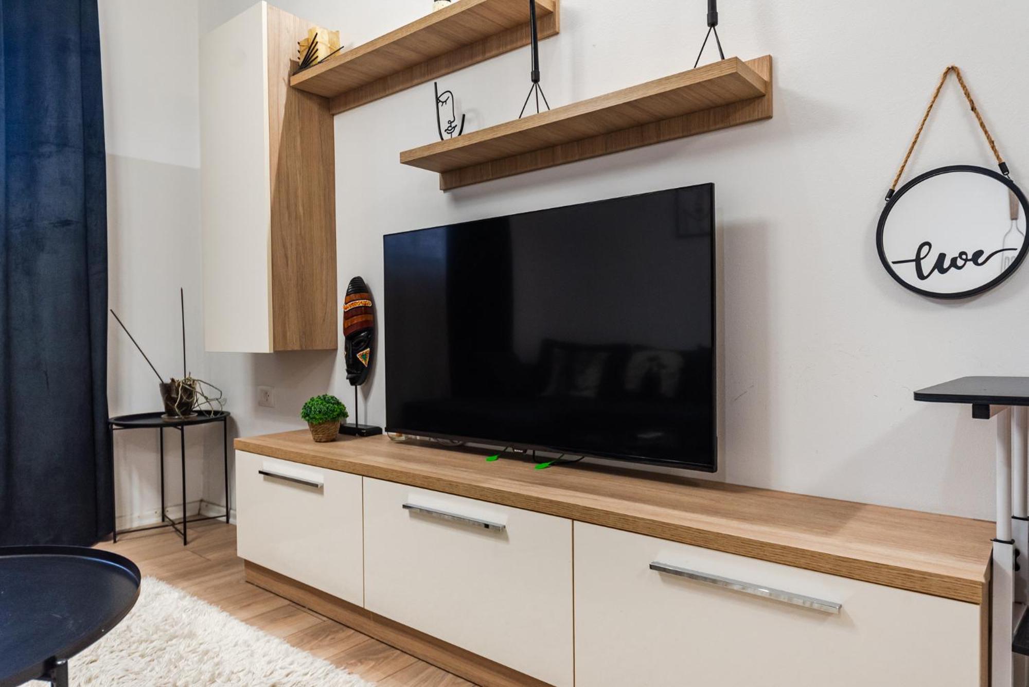 Noir Apartment By Kondo Stays Tiranë Ngoại thất bức ảnh