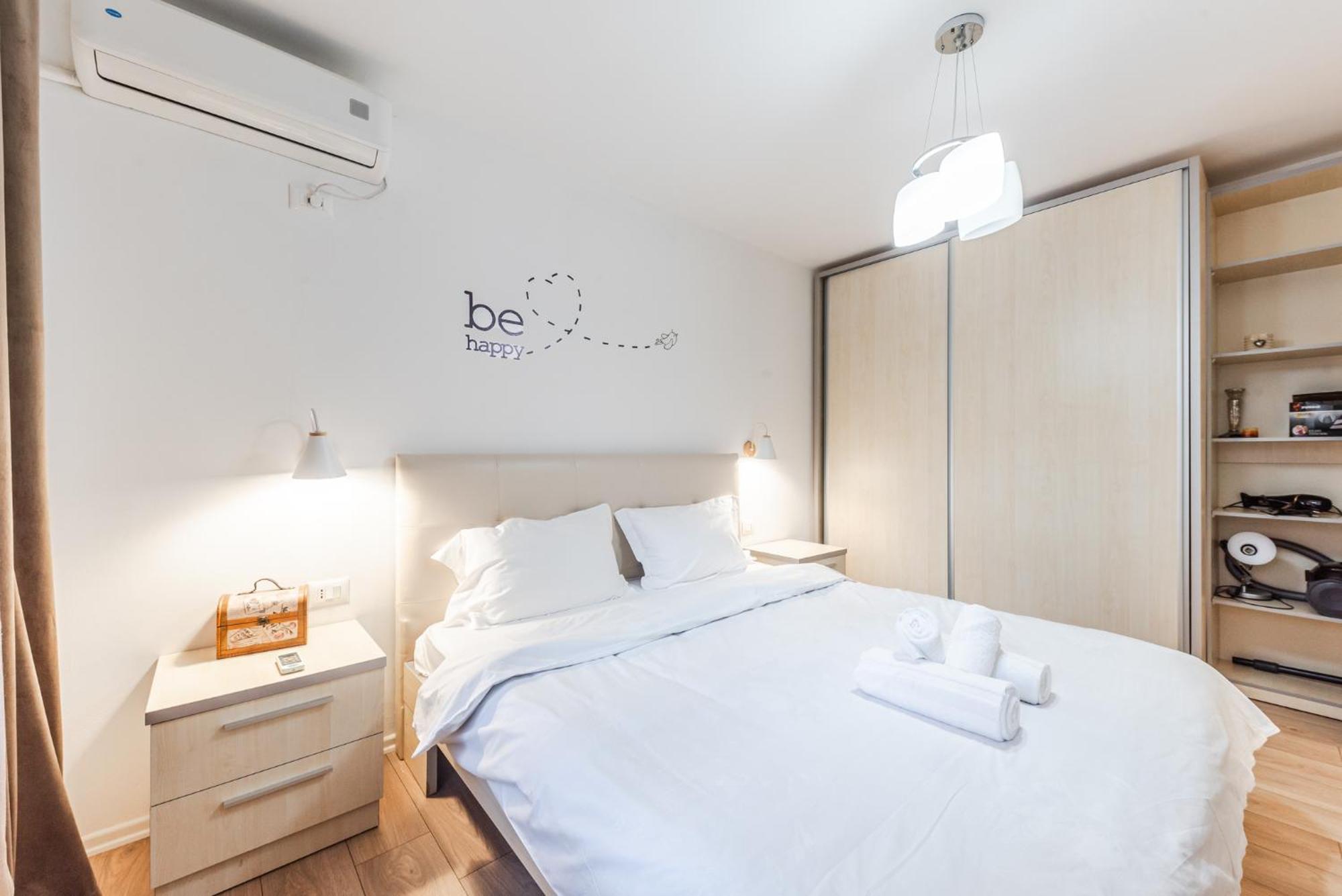 Noir Apartment By Kondo Stays Tiranë Ngoại thất bức ảnh